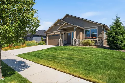 4452 SW Salmon Pl, Redmond, OR 97756