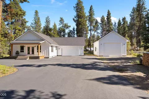 17349 Harlequin Dr, Bend, OR 97707