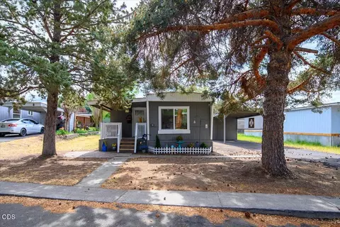 61445 SE 27th St UNIT 10, Bend, OR 97702 photo 2