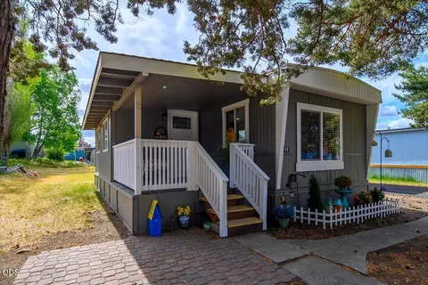 61445 SE 27th St UNIT 10, Bend, OR 97702