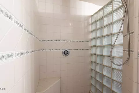 Bath - 26275 Willard Rd, Bend, OR 97701 photo 3 of 6