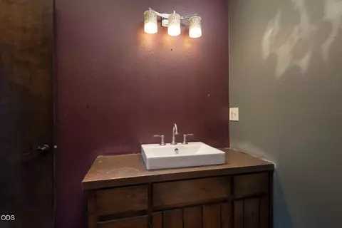 Bath - 26275 Willard Rd, Bend, OR 97701 photo 6 of 6