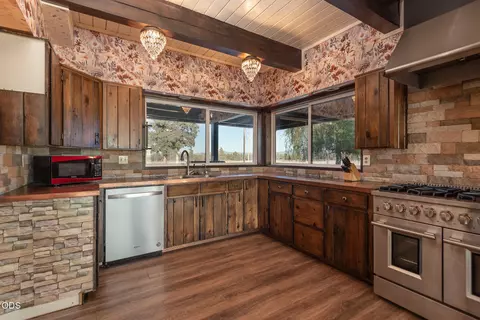 Kitchen - 26275 Willard Rd, Bend, OR 97701 photo 3 of 3