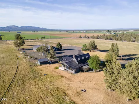 View/Area - 26275 Willard Rd, Bend, OR 97701 photo 2 of 10