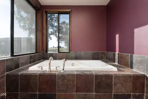 Bath - 26275 Willard Rd, Bend, OR 97701 photo 4 of 6
