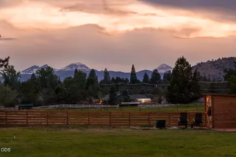 21589 Bear Creek Rd, Bend, OR 97701