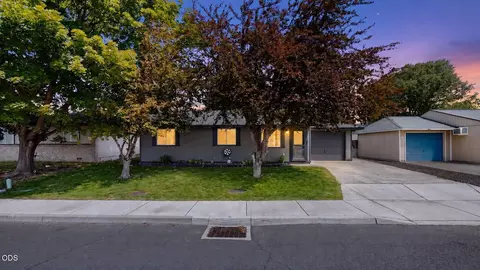 1526 SW 33rd St, Redmond, OR 97756