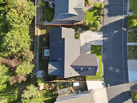 View/Area - 61172 Hilmer Creek Dr, Bend, OR 97702 photo 1 of 7