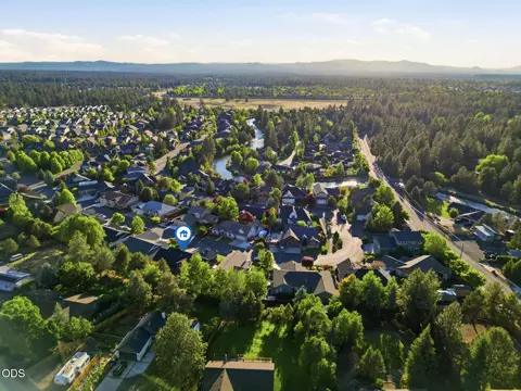 View/Area - 61172 Hilmer Creek Dr, Bend, OR 97702 photo 4 of 7