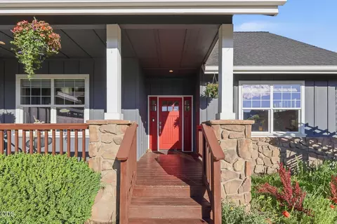 Exterior - 61172 Hilmer Creek Dr, Bend, OR 97702 photo 4 of 7