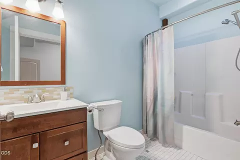 Bath - 61172 Hilmer Creek Dr, Bend, OR 97702 photo 5 of 5
