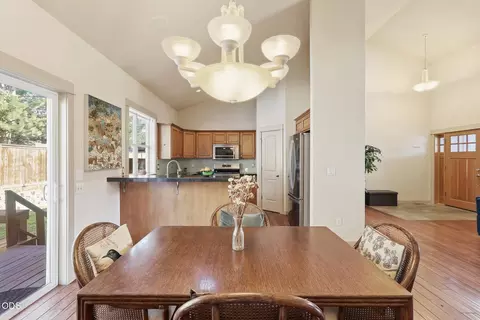 Dining - 61172 Hilmer Creek Dr, Bend, OR 97702 photo 4 of 4