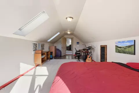 Bedroom - 61172 Hilmer Creek Dr, Bend, OR 97702 photo 5 of 5