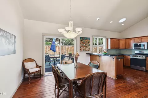 Dining - 61172 Hilmer Creek Dr, Bend, OR 97702 photo 3 of 4