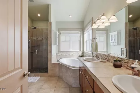 Bath - 61172 Hilmer Creek Dr, Bend, OR 97702 photo 1 of 5