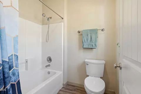 Bath - 61172 Hilmer Creek Dr, Bend, OR 97702 photo 4 of 5