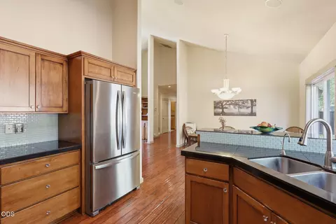 Kitchen - 61172 Hilmer Creek Dr, Bend, OR 97702 photo 2 of 2