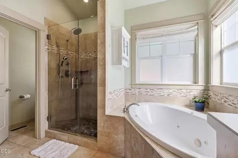 Bath - 61172 Hilmer Creek Dr, Bend, OR 97702 photo 2 of 5