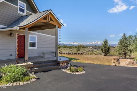 Exterior - 66967 Lance Rd, Bend, OR 97703 photo 2 of 11