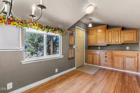 Dining - 66967 Lance Rd, Bend, OR 97703 photo 1 of 2