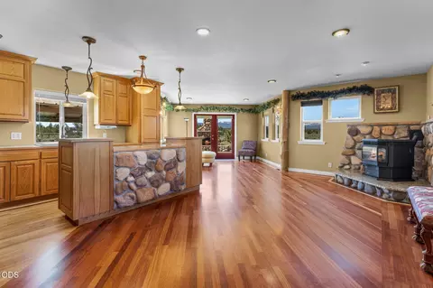 Living - 66967 Lance Rd, Bend, OR 97703 photo 1 of 6