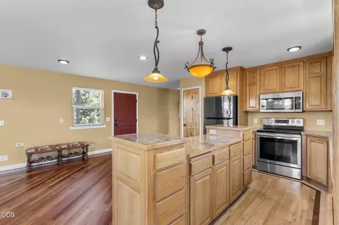 Kitchen - 66967 Lance Rd, Bend, OR 97703 photo 2 of 6
