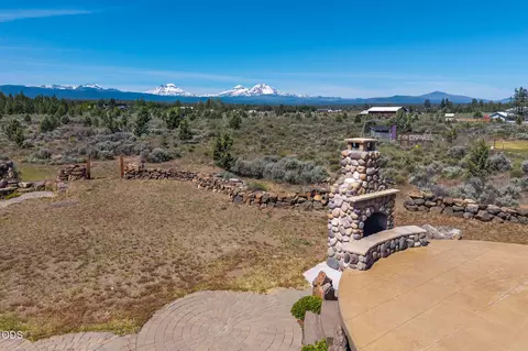 Exterior - 66967 Lance Rd, Bend, OR 97703 photo 9 of 11