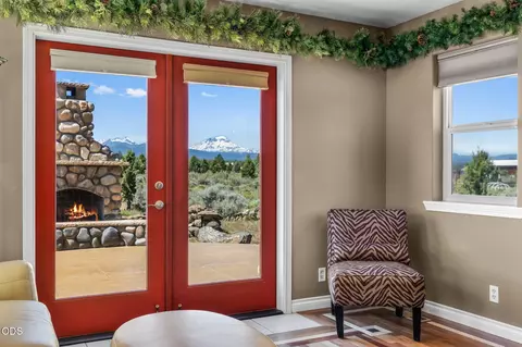 Entry Way - 66967 Lance Rd, Bend, OR 97703 photo 1 of 4