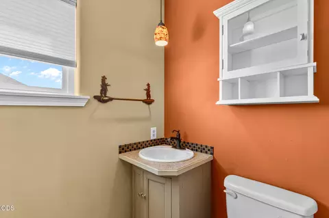 Bath - 66967 Lance Rd, Bend, OR 97703 photo 3 of 3