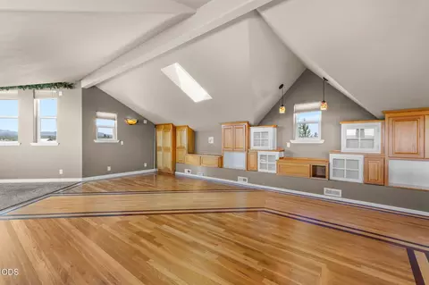 Living - 66967 Lance Rd, Bend, OR 97703 photo 3 of 6