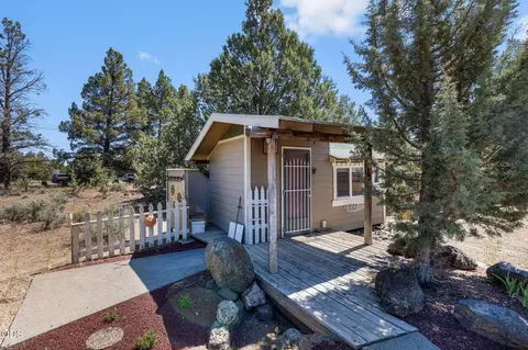 Exterior - 66967 Lance Rd, Bend, OR 97703 photo 5 of 11