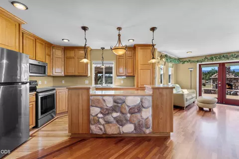 Kitchen - 66967 Lance Rd, Bend, OR 97703 photo 4 of 6