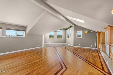 Living - 66967 Lance Rd, Bend, OR 97703 photo 4 of 6