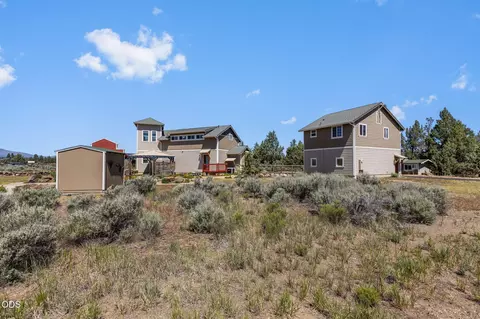 Exterior - 66967 Lance Rd, Bend, OR 97703 photo 3 of 11