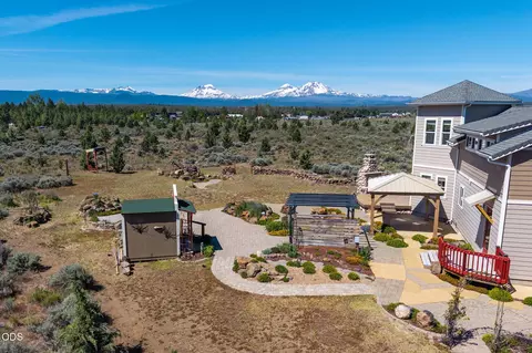 Exterior - 66967 Lance Rd, Bend, OR 97703 photo 7 of 11