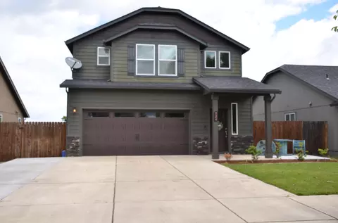 924 Pendleton Dr, Medford, OR 97501