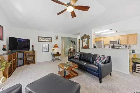 Living - 51430 Mac Ct, La Pine, OR 97739 photo 4 of 4