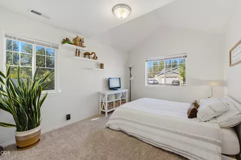 Bedroom - 51430 Mac Ct, La Pine, OR 97739 photo 2 of 6
