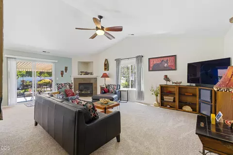 Living - 51430 Mac Ct, La Pine, OR 97739 photo 2 of 4