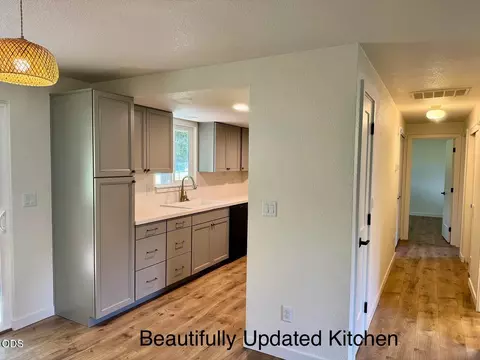 300 Shafer Ln #I-2, Jacksonville, OR 97530