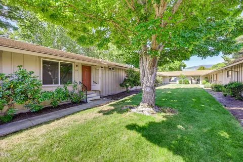300 Shafer Ln #I-2, Jacksonville, OR 97530