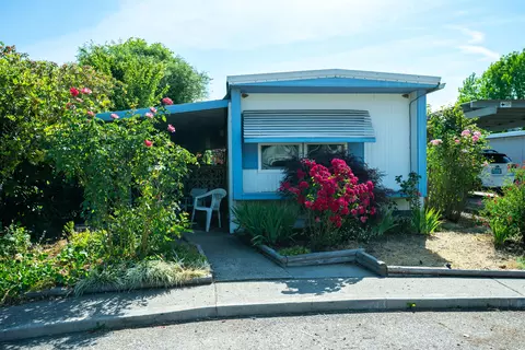 2252 Table Rock Rd #SPC 107, Medford, OR 97501
