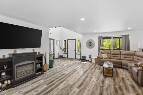 Living - 53770 Boundary Rd, La Pine, OR 97739 photo 2 of 3