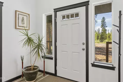 Entry Way - 53770 Boundary Rd, La Pine, OR 97739 photo 3 of 3