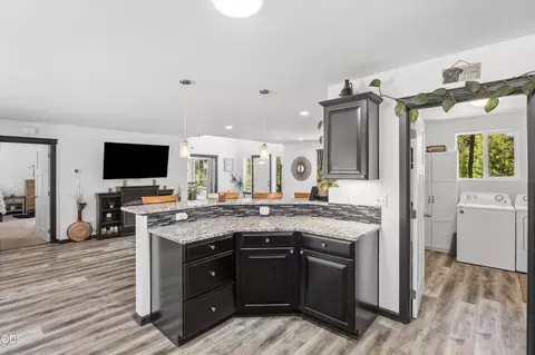 Kitchen - 53770 Boundary Rd, La Pine, OR 97739 photo 2 of 3