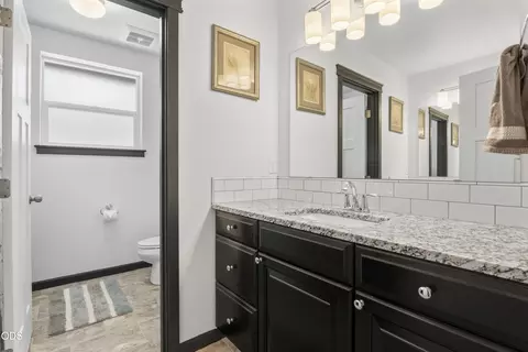 Bath - 53770 Boundary Rd, La Pine, OR 97739 photo 3 of 5