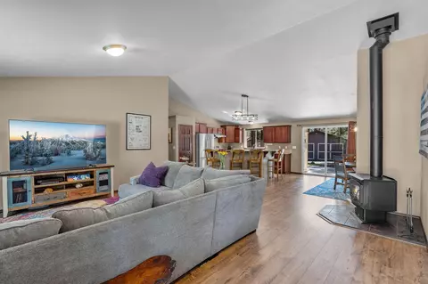 68821 Cache Ct, Sisters, OR 97759 photo 4