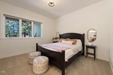 Bedroom - 60255 Sunset View Dr, Bend, OR 97702 photo 3 of 5