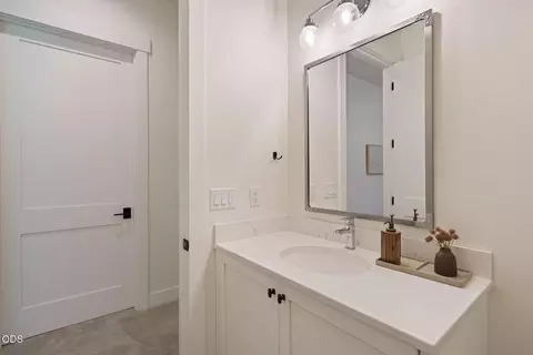 Bath - 60255 Sunset View Dr, Bend, OR 97702 photo 9 of 9