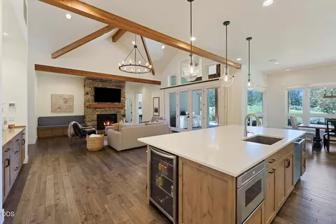 Kitchen - 60255 Sunset View Dr, Bend, OR 97702 photo 6 of 6